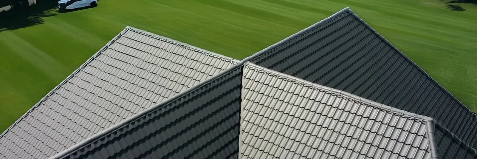 A completed metal roof on an Ontario house