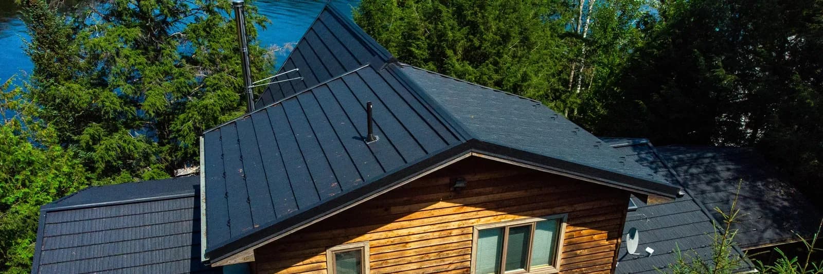 A cottage with a metal roof in Ontario